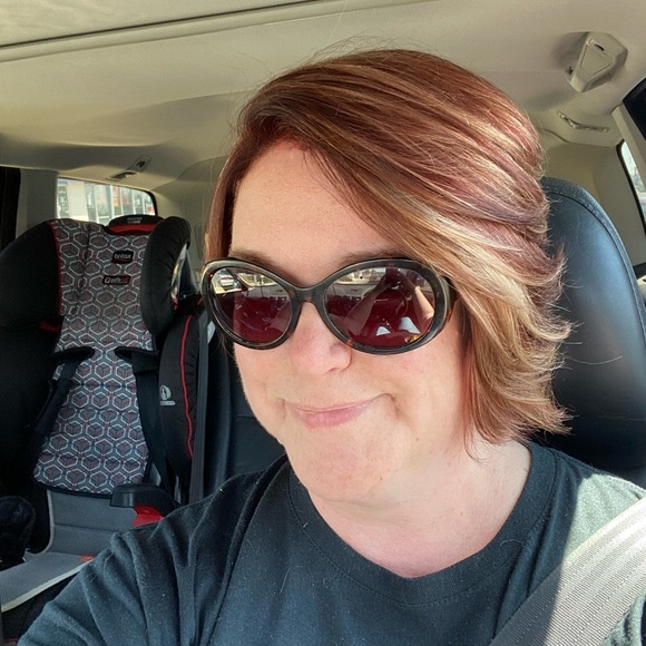 Meet your Posher, Rachel - Picture 3 of 3